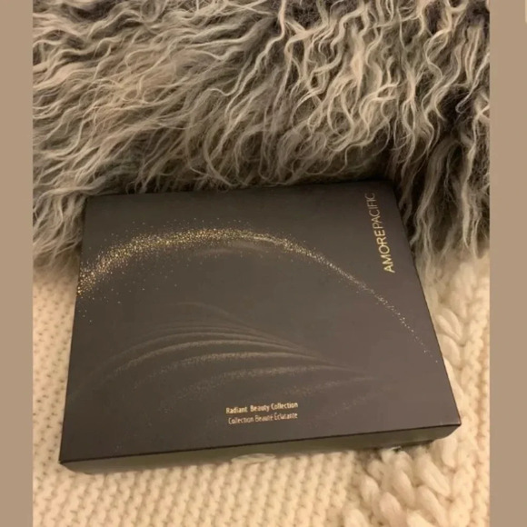 Amore Pacific Other - AMORE PACIFIC NEW Radiant Beauty Set Time Response Box Set